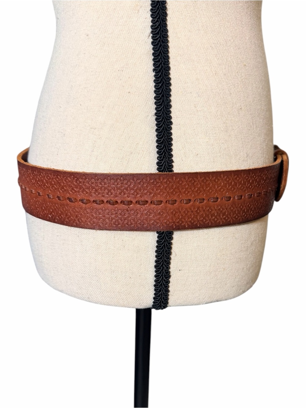 Lucky Brand Women's Leather Belt New With Tags Brown Brass Buckle Size Small - Picture 4 of 8
